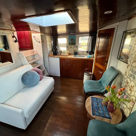 לינה וארוחת בוקר Teddy 