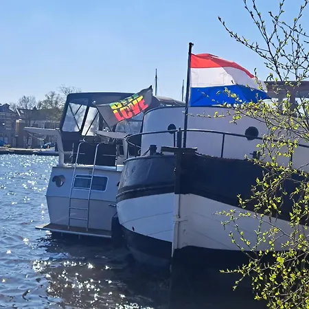 Teddy Prachtig Authentiek Woonschip Uit 1912, 15 Minuten Amsterdam Bed & Breakfast
